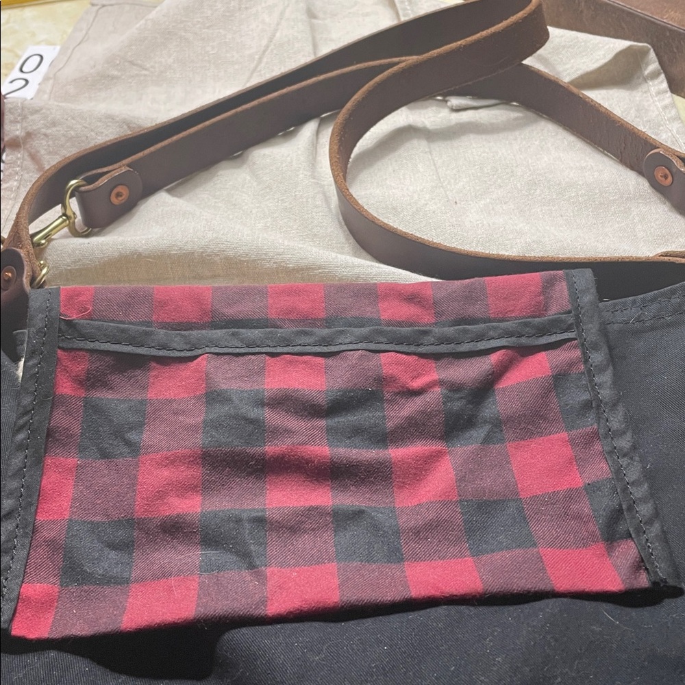 Stylish Checkered Shoulder Bag in Red and Brown - Picture 7 of 7